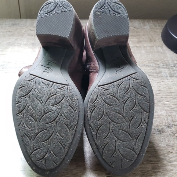 Naya Booties - Picture 3 of 4